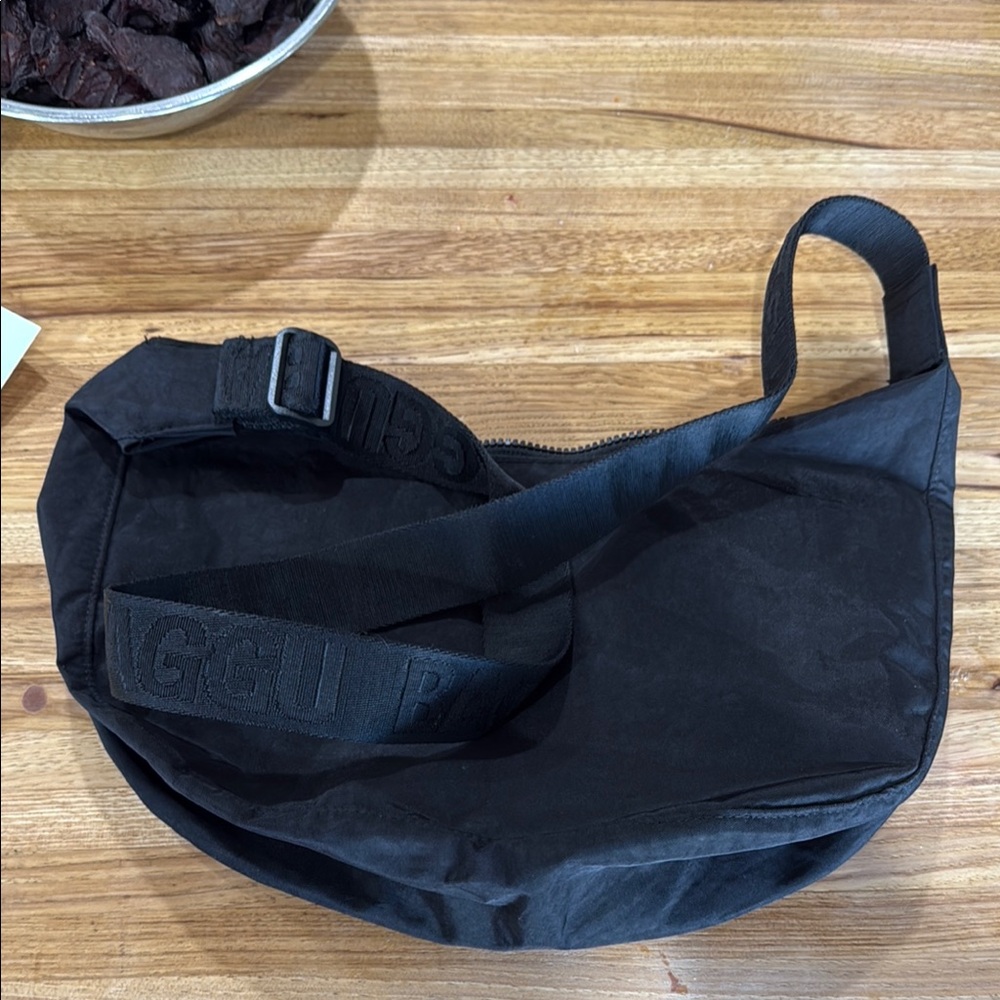 BAGGU medium crescent bag